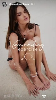Alessandra Ambrosio feet photo thumbnail