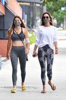 Alessandra Ambrosio feet photo thumbnail