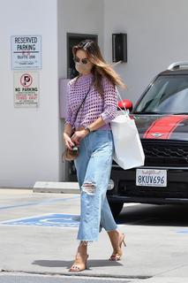 Alessandra Ambrosio feet photo thumbnail