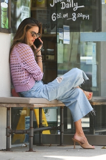 Alessandra Ambrosio feet photo thumbnail