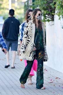 Alessandra Ambrosio feet photo thumbnail
