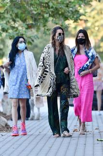 Alessandra Ambrosio feet photo thumbnail