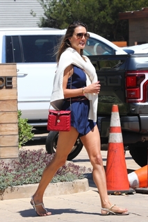 Alessandra Ambrosio feet photo thumbnail