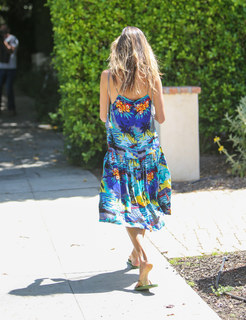 Alessandra Ambrosio feet photo thumbnail
