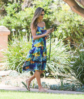 Alessandra Ambrosio feet photo thumbnail
