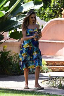 Alessandra Ambrosio feet photo thumbnail