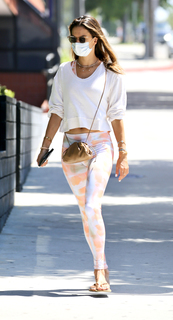 Alessandra Ambrosio feet photo thumbnail