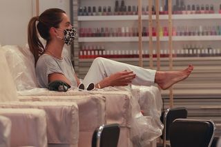 Alessandra Ambrosio feet photo thumbnail