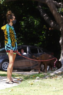 Alessandra Ambrosio feet photo thumbnail