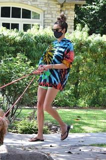 Alessandra Ambrosio feet photo thumbnail