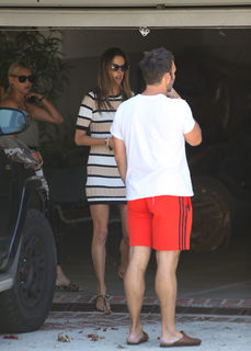 Alessandra Ambrosio feet photo thumbnail