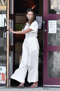 Alessandra Ambrosio feet photo thumbnail