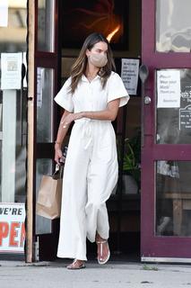 Alessandra Ambrosio feet photo thumbnail