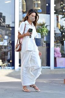 Alessandra Ambrosio feet photo thumbnail