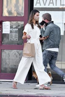 Alessandra Ambrosio feet photo thumbnail