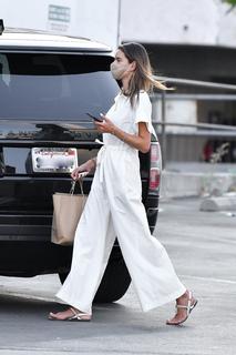 Alessandra Ambrosio feet photo thumbnail