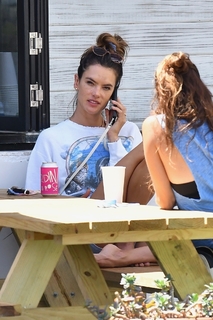 Alessandra Ambrosio feet photo thumbnail