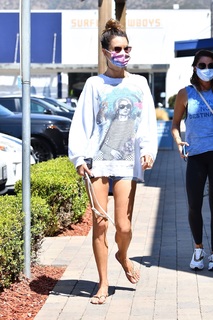 Alessandra Ambrosio feet photo thumbnail