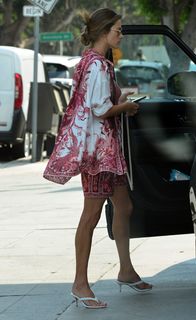 Alessandra Ambrosio feet photo thumbnail