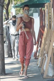 Alessandra Ambrosio feet photo thumbnail