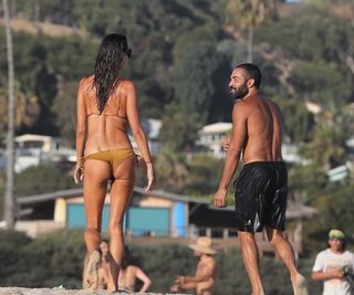 Alessandra Ambrosio feet photo thumbnail