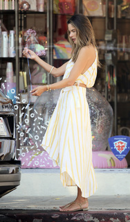 Alessandra Ambrosio feet photo thumbnail