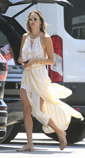 Alessandra Ambrosio feet photo thumbnail