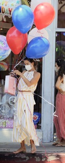 Alessandra Ambrosio feet photo thumbnail