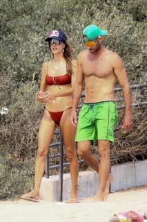 Alessandra Ambrosio feet photo thumbnail