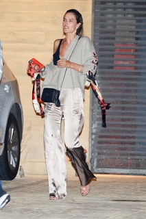 Alessandra Ambrosio feet photo thumbnail