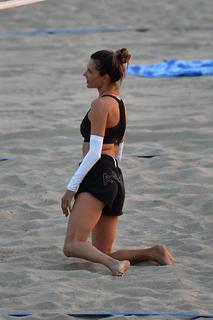 Alessandra Ambrosio feet photo thumbnail