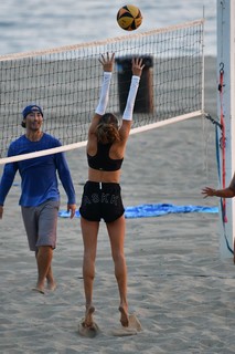 Alessandra Ambrosio feet photo thumbnail