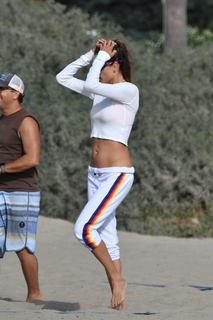 Alessandra Ambrosio feet photo thumbnail