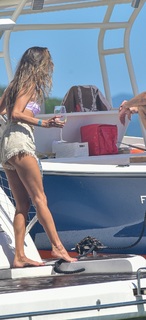 Alessandra Ambrosio feet photo thumbnail