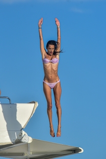 Alessandra Ambrosio feet photo thumbnail