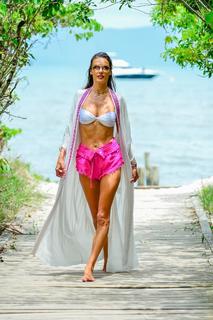 Alessandra Ambrosio feet photo thumbnail