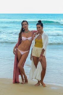 Alessandra Ambrosio feet photo thumbnail