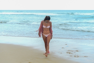 Alessandra Ambrosio feet photo thumbnail