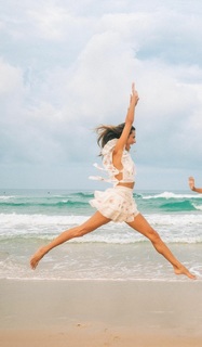 Alessandra Ambrosio feet photo thumbnail