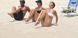 Alessandra Ambrosio feet photo thumbnail