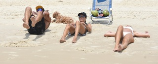 Alessandra Ambrosio feet photo thumbnail