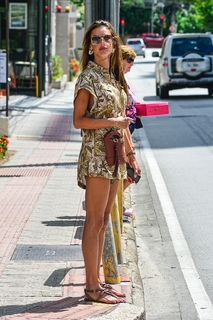 Alessandra Ambrosio feet photo thumbnail