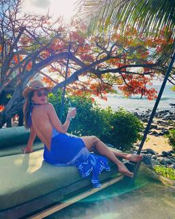 Alessandra Ambrosio feet photo thumbnail