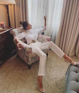 Alessandra Ambrosio feet photo thumbnail
