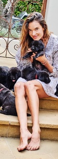 Alessandra Ambrosio feet photo thumbnail