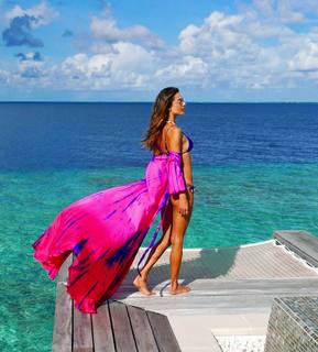 Alessandra Ambrosio feet photo thumbnail
