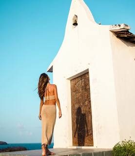 Alessandra Ambrosio feet photo thumbnail