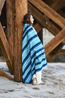 Alessandra Ambrosio feet photo thumbnail