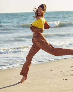 Alessandra Ambrosio feet photo thumbnail