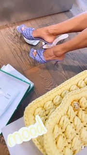 Alessandra Ambrosio feet photo thumbnail